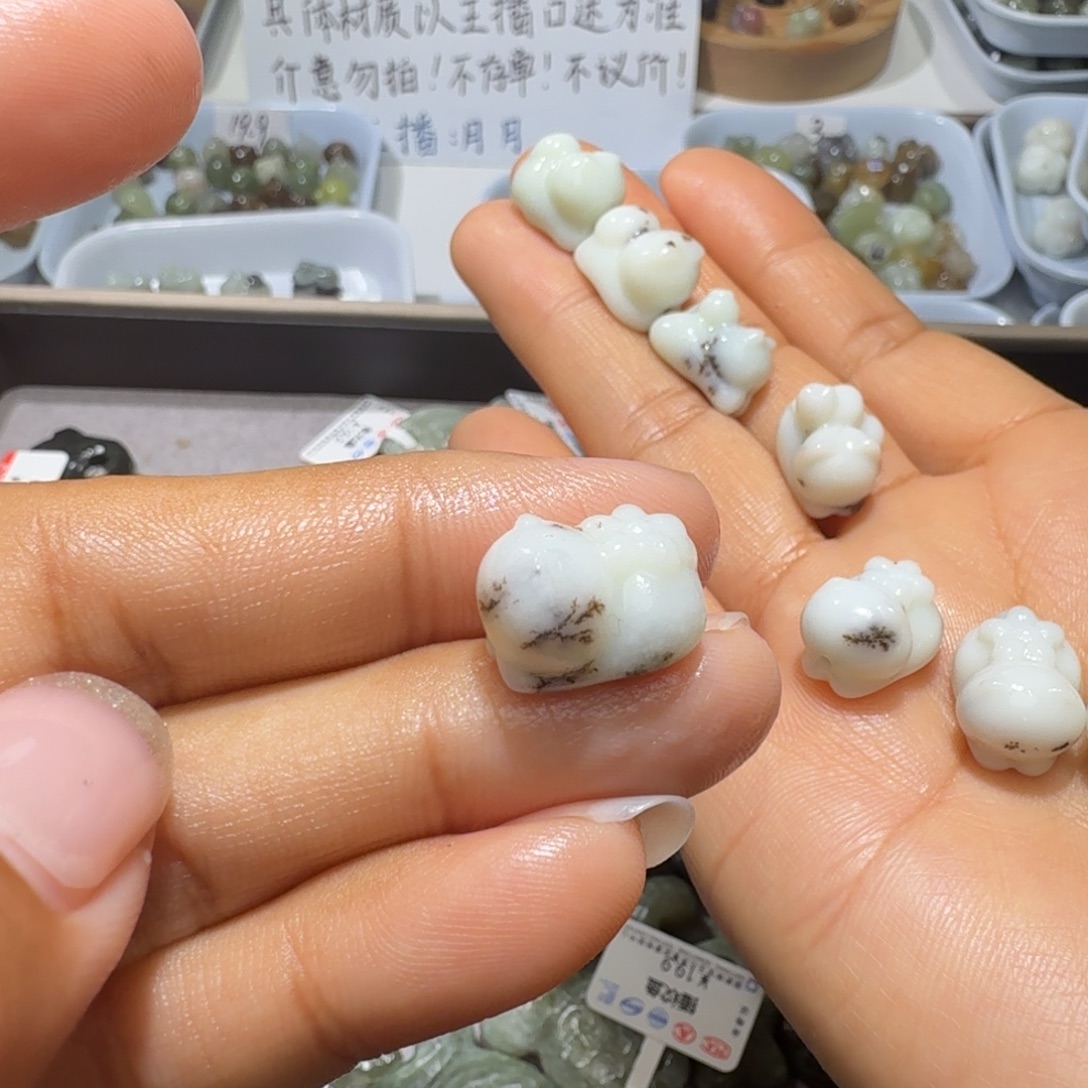 N****和田玉未镶嵌珠宝奇石