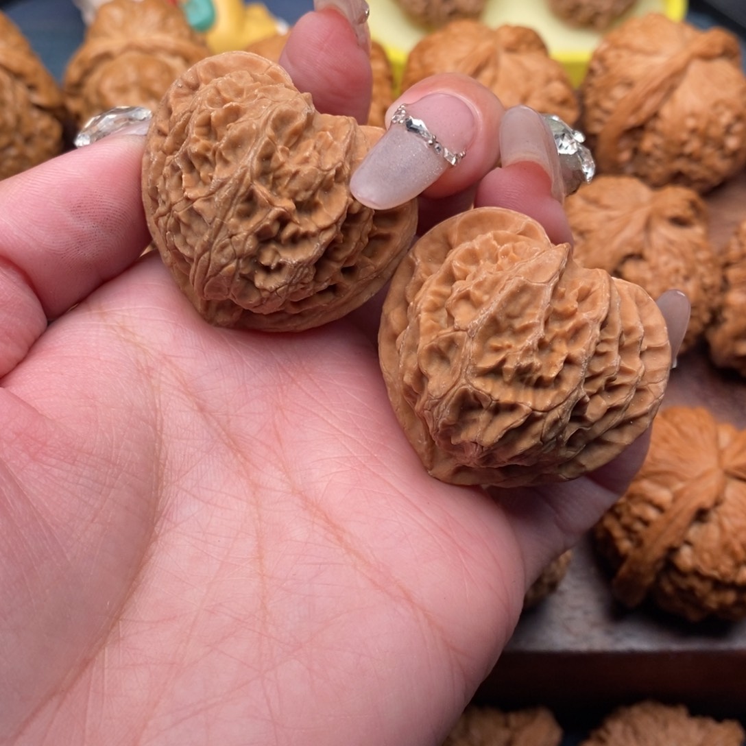 文玩核桃把件全品，桃心宫灯39