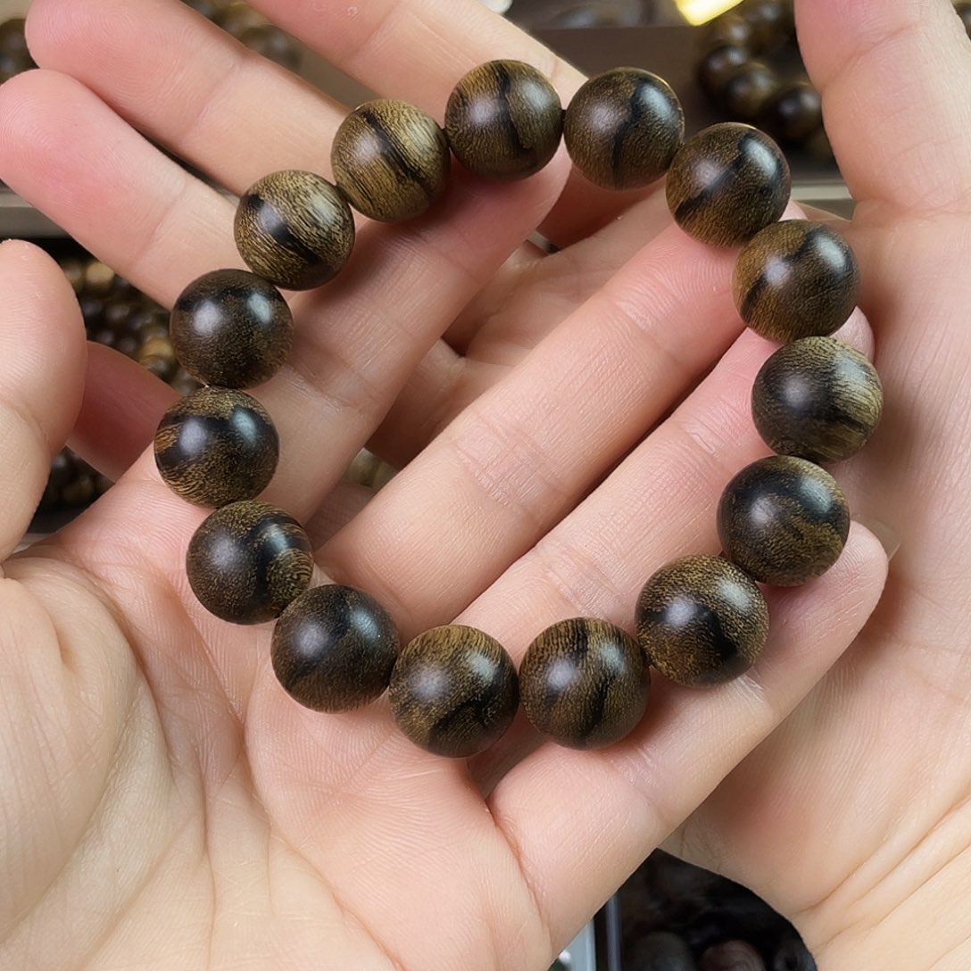 沉香手串西***者越南芽庄老白棋玉化老料瘤疤虎皮1.4