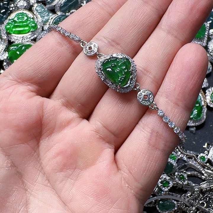 翡翠颈饰未镶嵌天然A货翡翠放漏