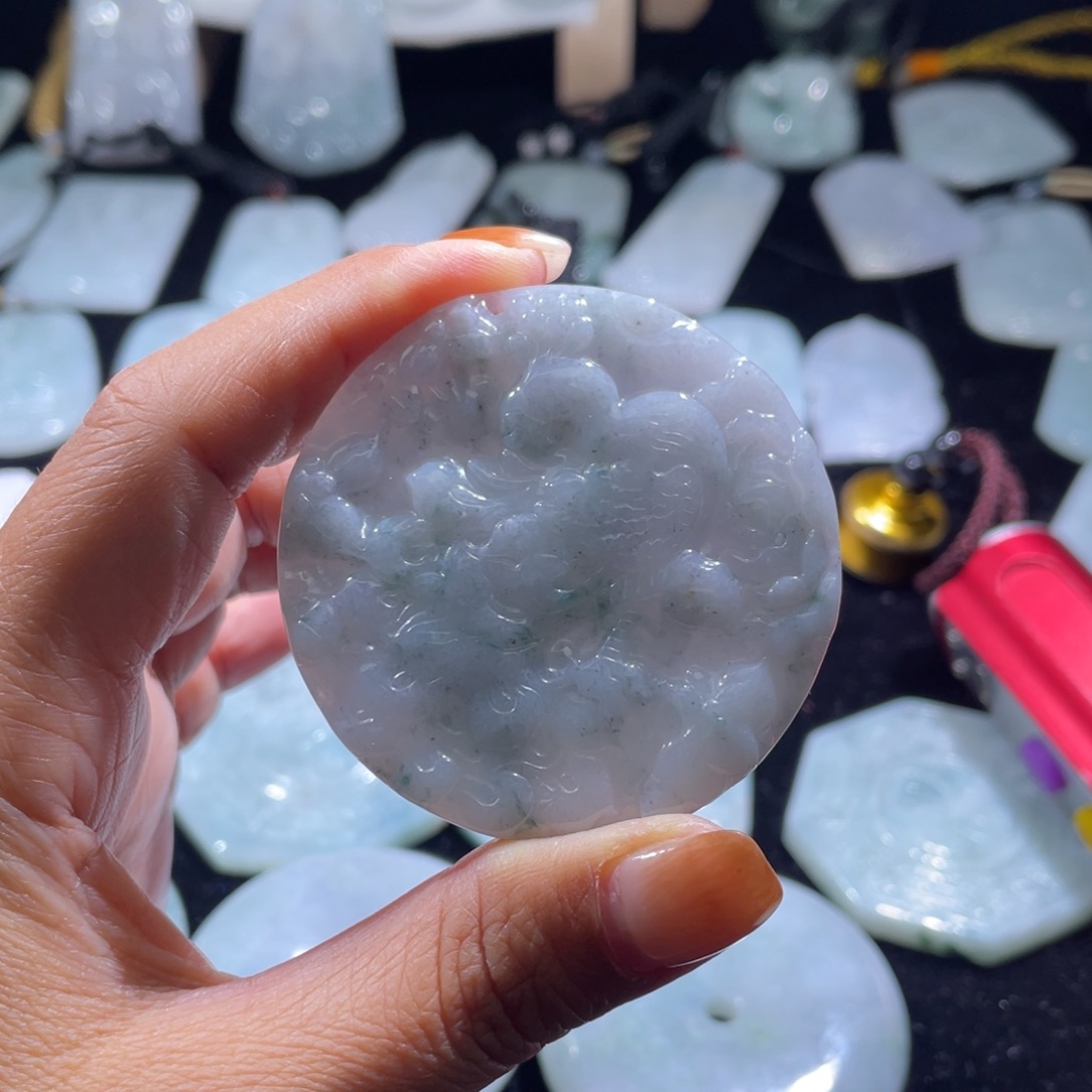 翡翠未镶嵌颈饰孔雀开屏