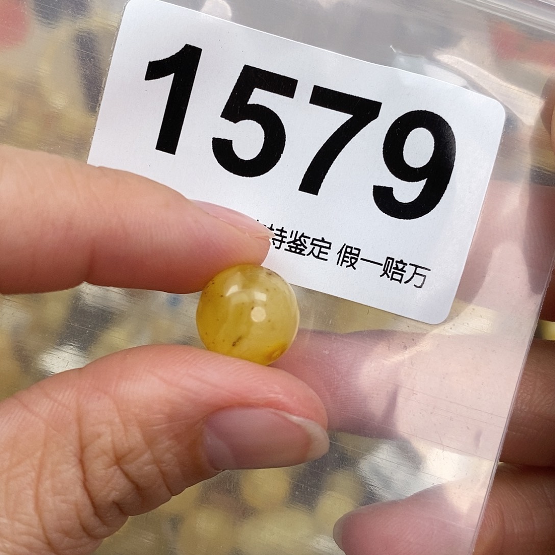 蜜蜡未镶嵌珠宝奇石