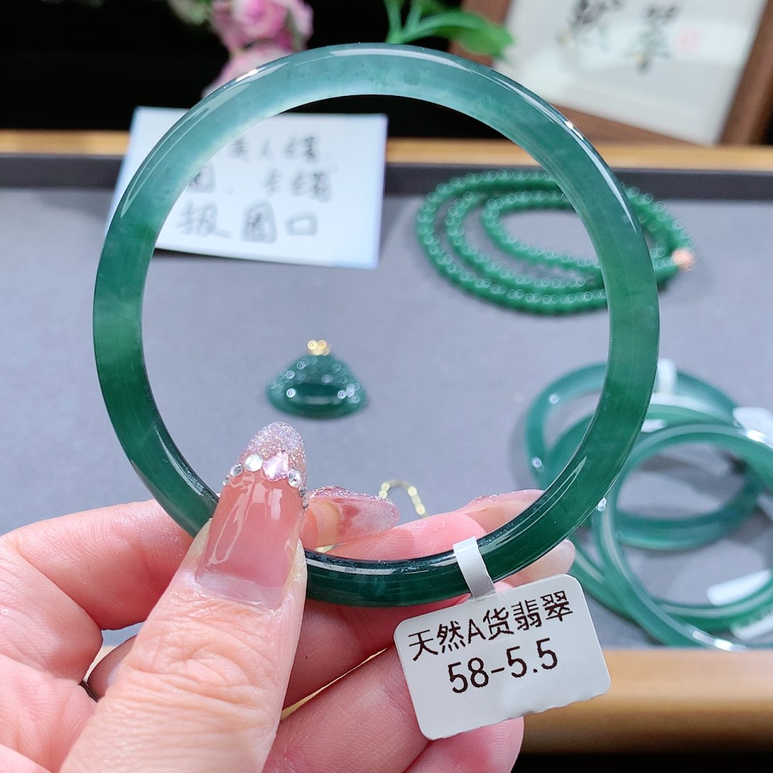 翡翠手镯（圆镯）未镶嵌