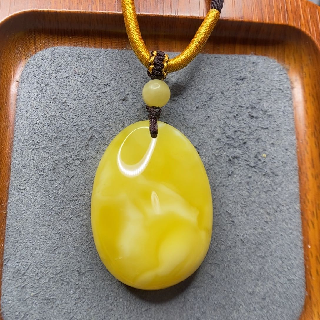 用***6蜜蜡未镶嵌颈饰郎