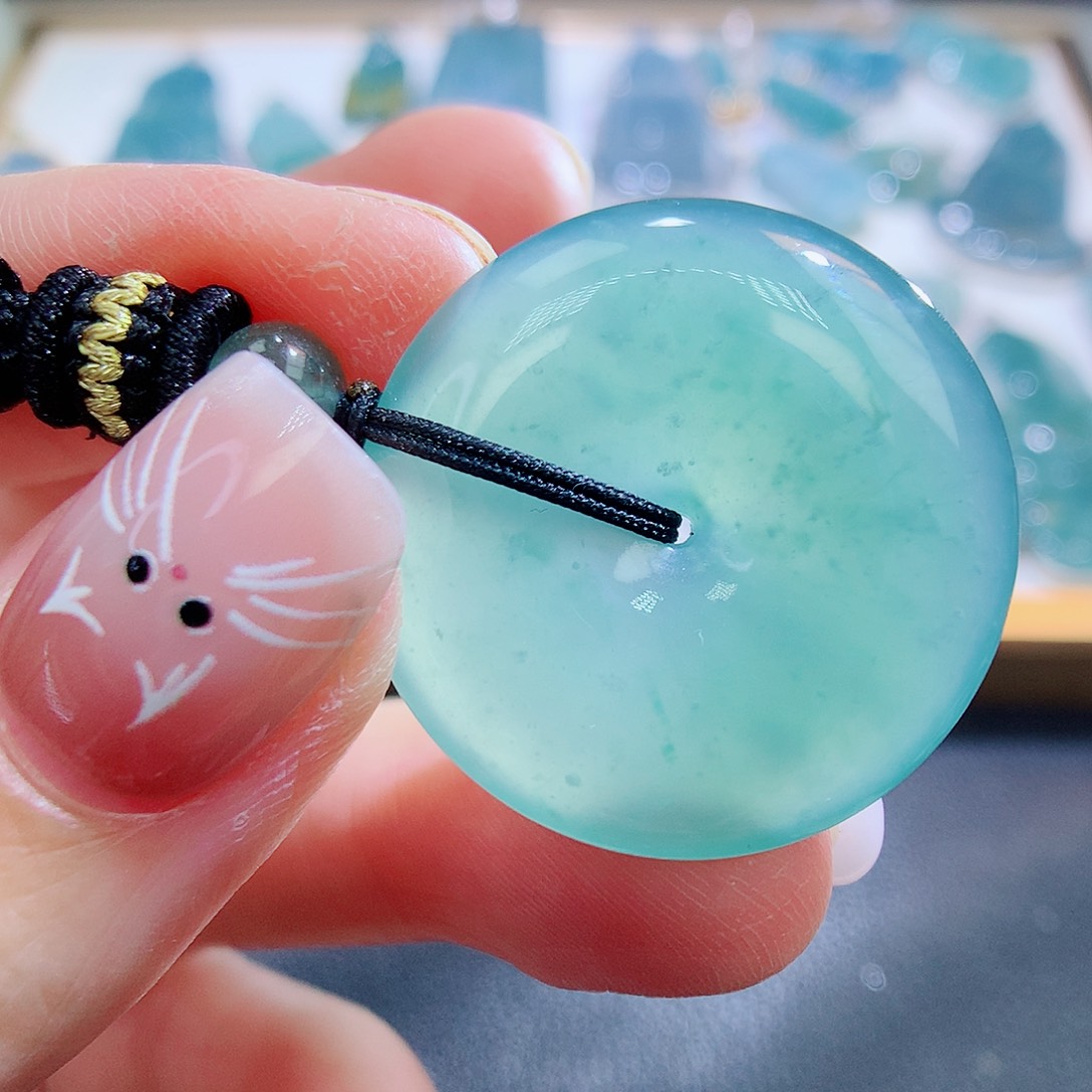 翡翠颈饰未镶嵌翡翠