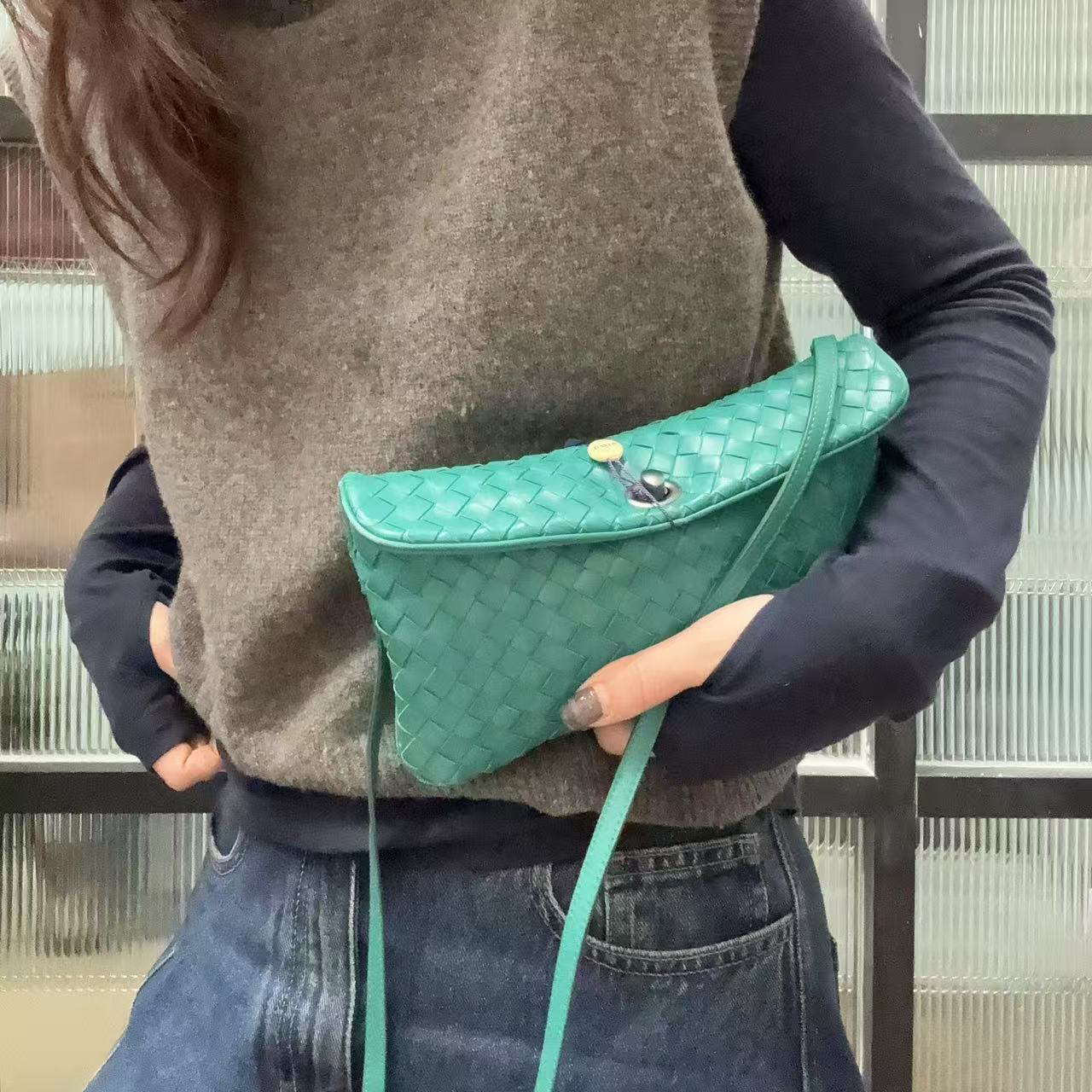 95新 BOTTEGA VENETA/葆蝶家 【蕾】 03 0224 孔雀绿编织单肩包