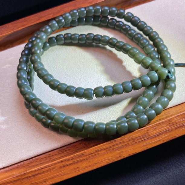 和田玉格尔木青玉青蓝蓝调色一细6mm直切珠108 挂链多圈手串130颗