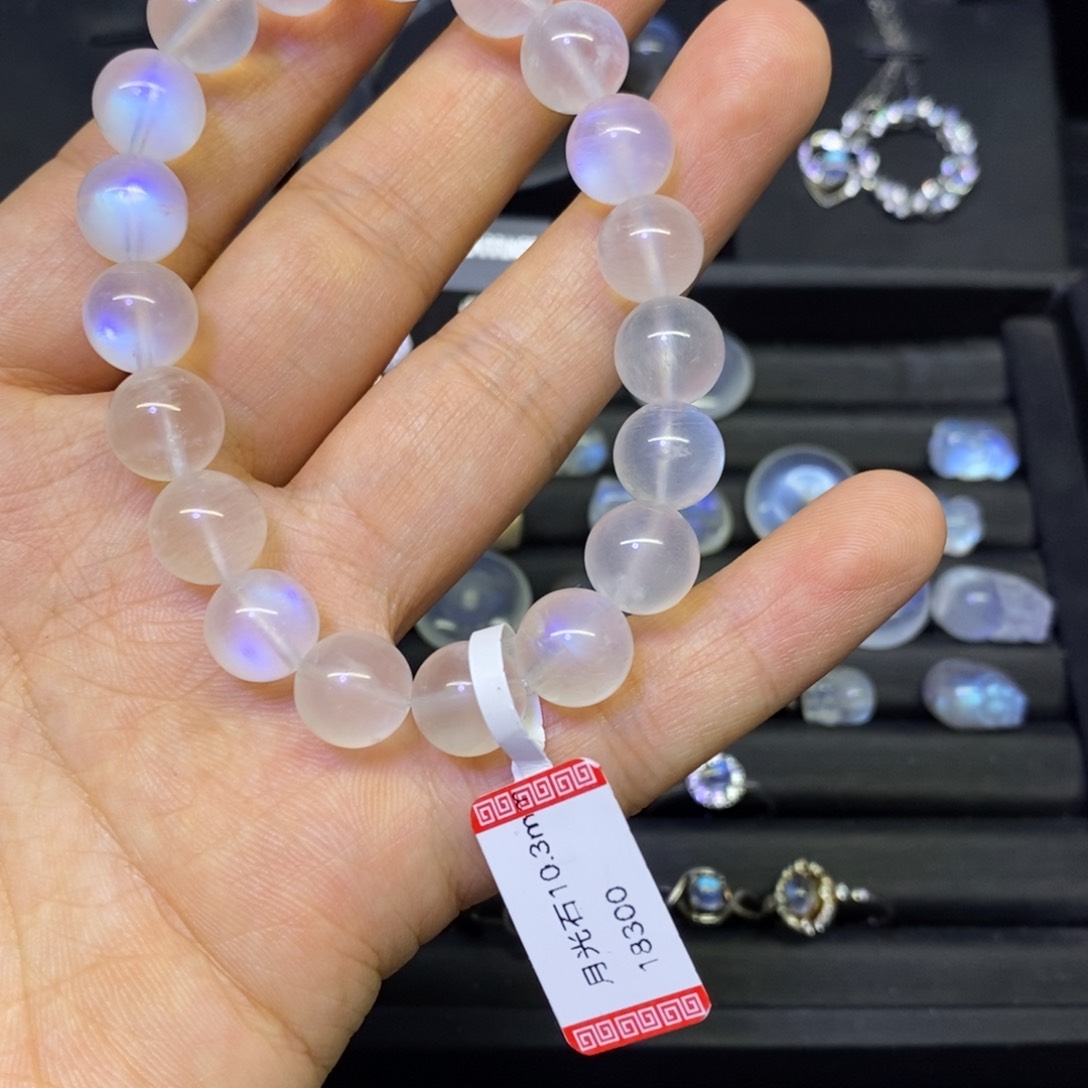 手链未镶嵌月光石无***?