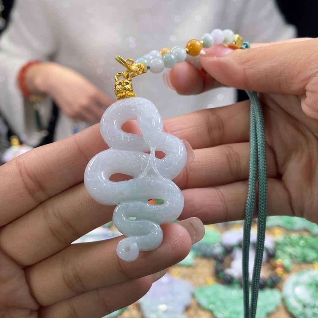 翡翠颈饰未镶嵌代编织