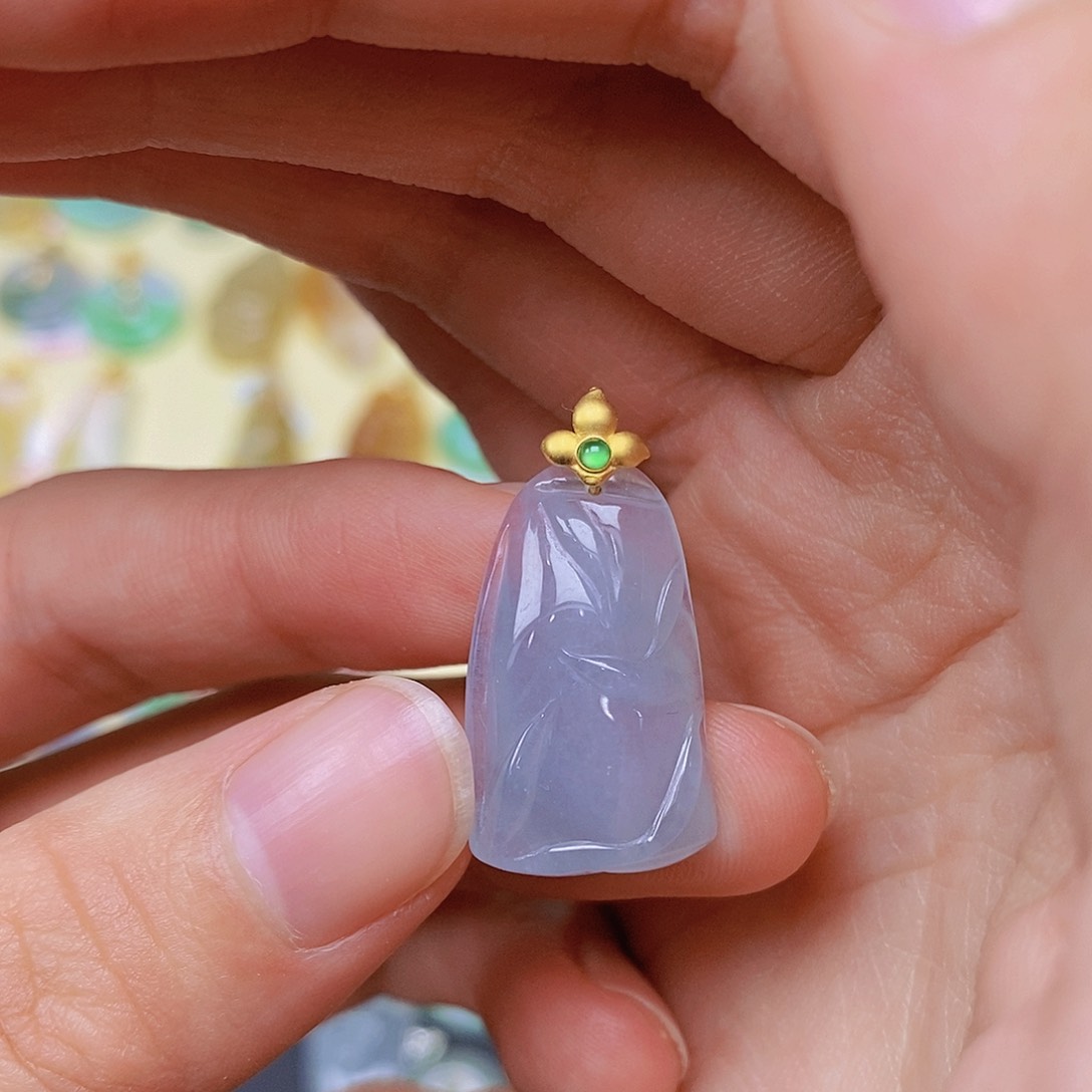 翡翠颈饰18K金镶嵌翡翠