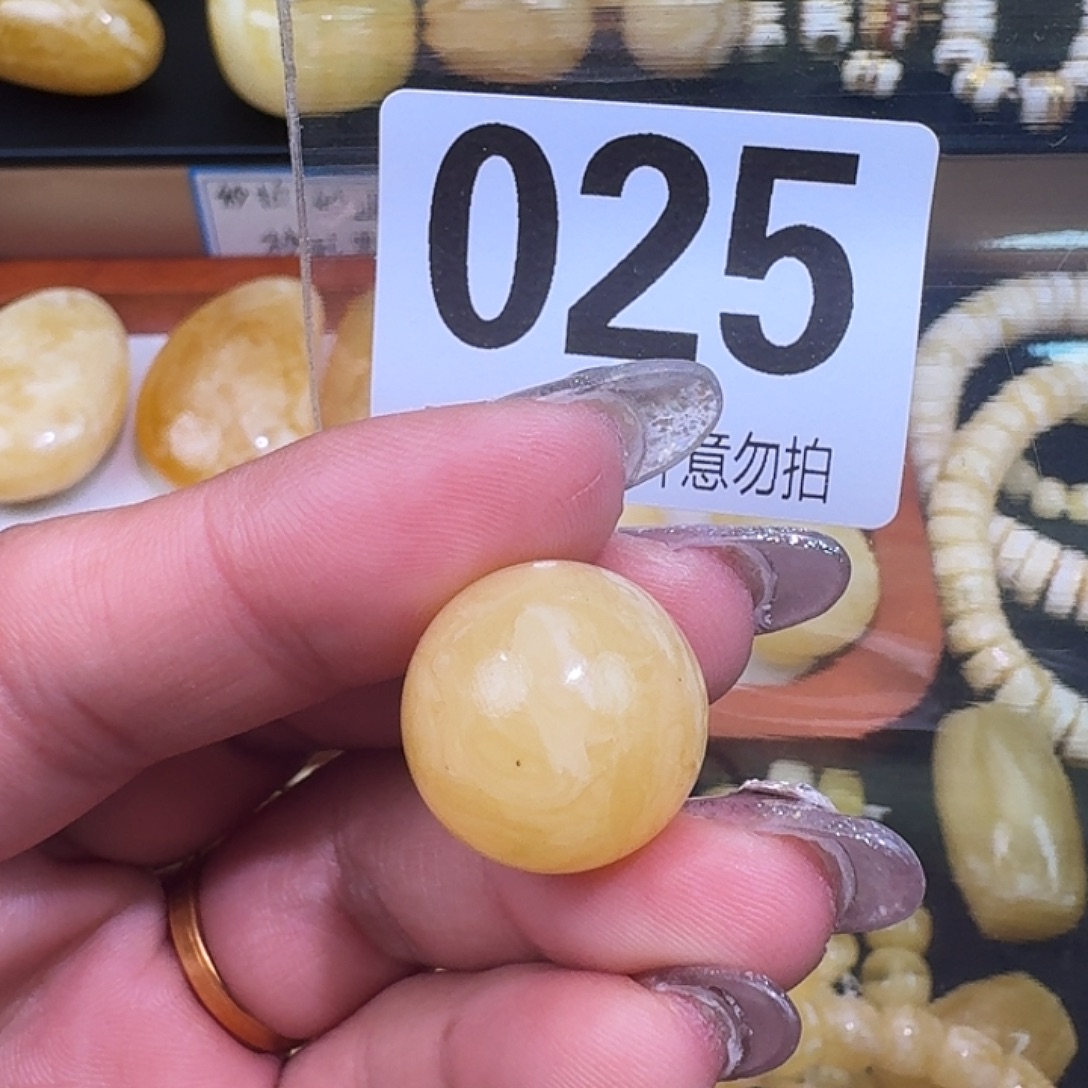 琥珀未镶嵌裸石17.8瑕疵