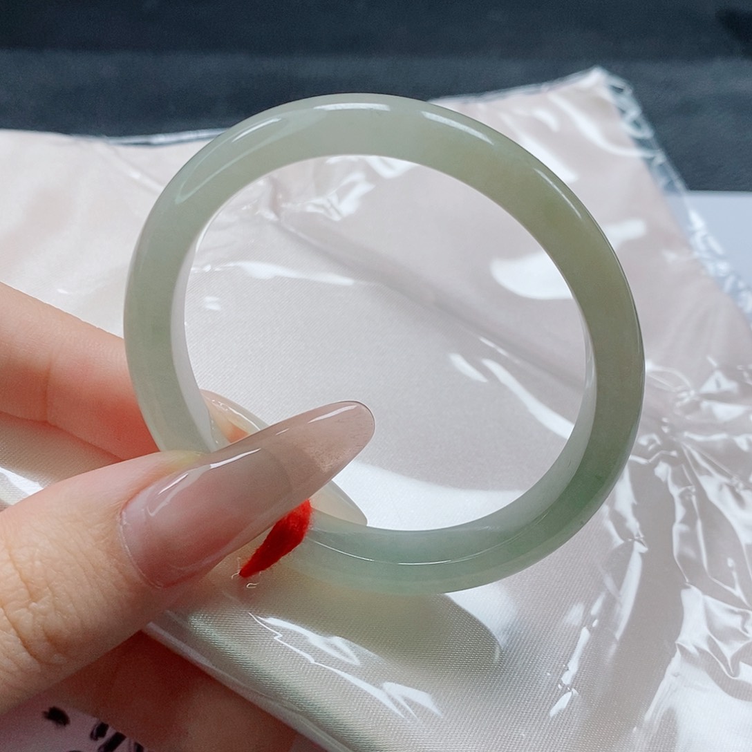 【闪购商品】未镶嵌手镯（贵妃镯）翡翠414号