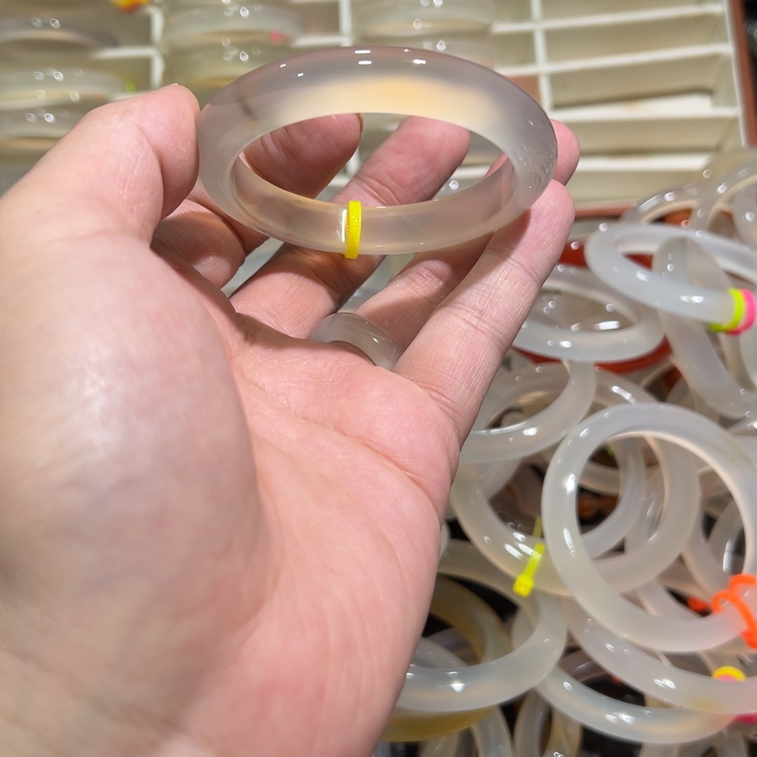 玛瑙/玉髓未镶嵌手镯5556圈有包容3.6