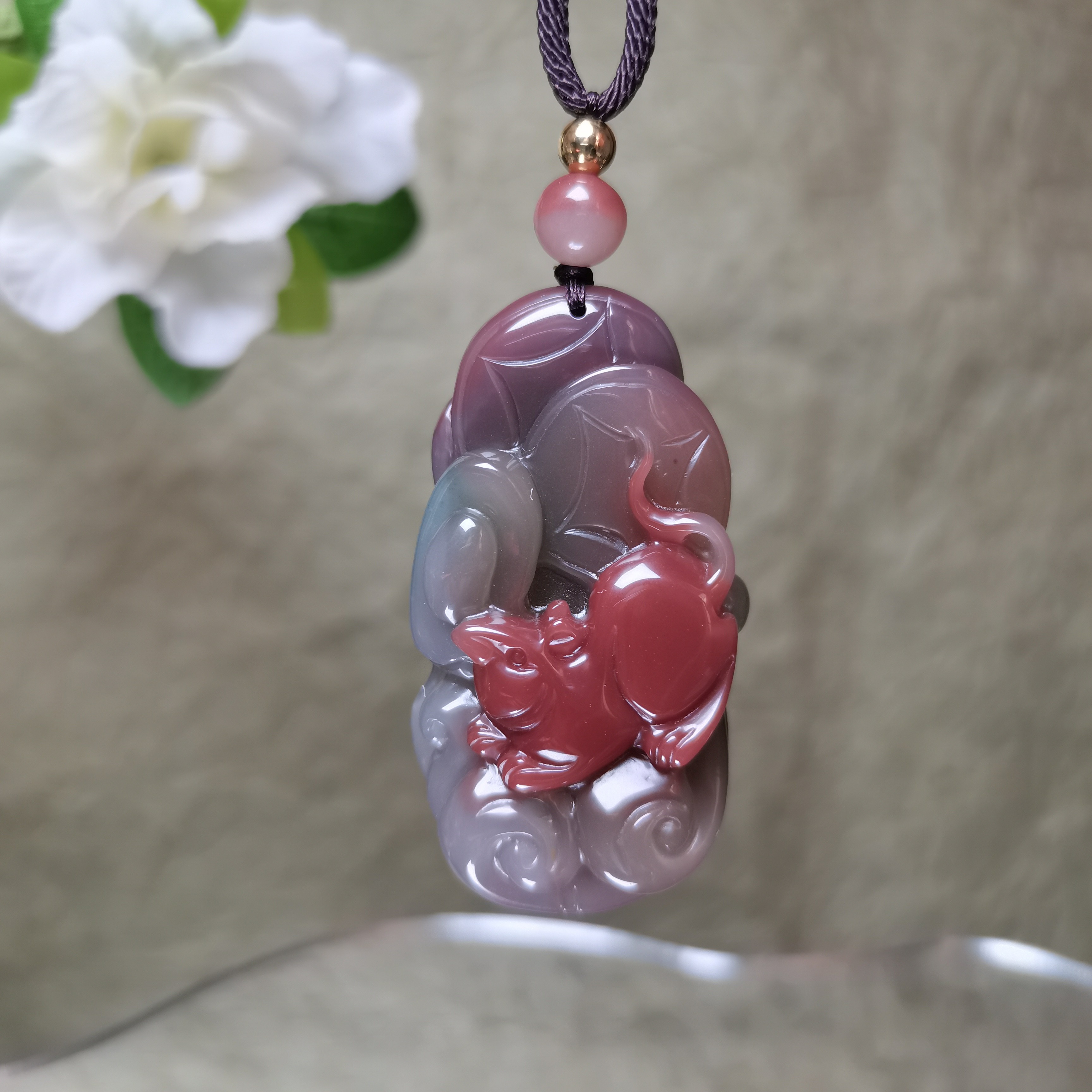 招财进宝.聪明伶俐纯天然秦紫玉俏色精品吊坠.纯手工精雕男女挂件