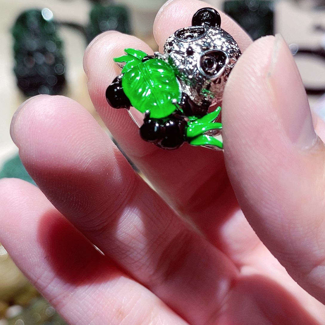 翡翠颈饰未镶嵌翡翠