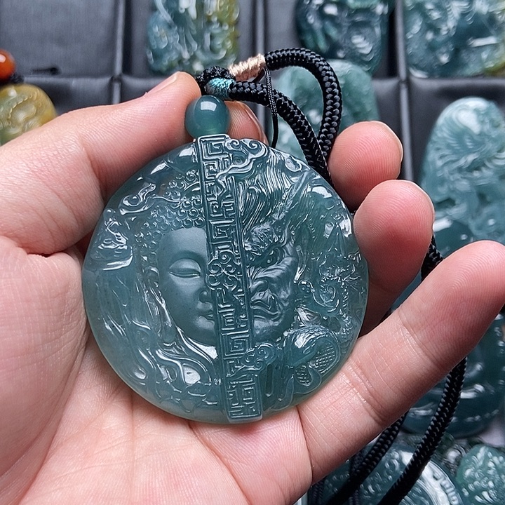 翡翠颈饰未镶嵌一念之间