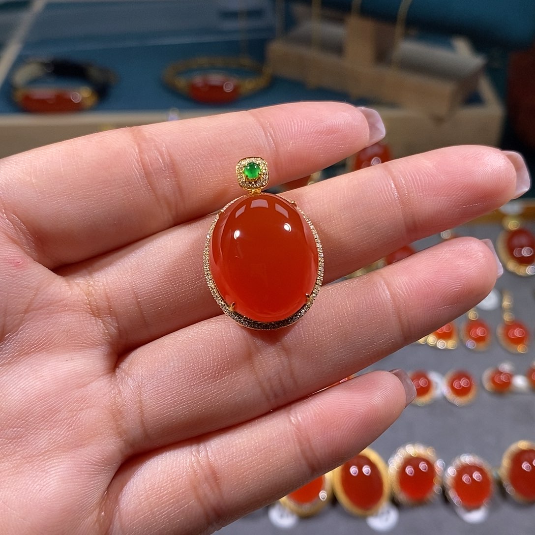 南红玛瑙颈饰18K金镶嵌