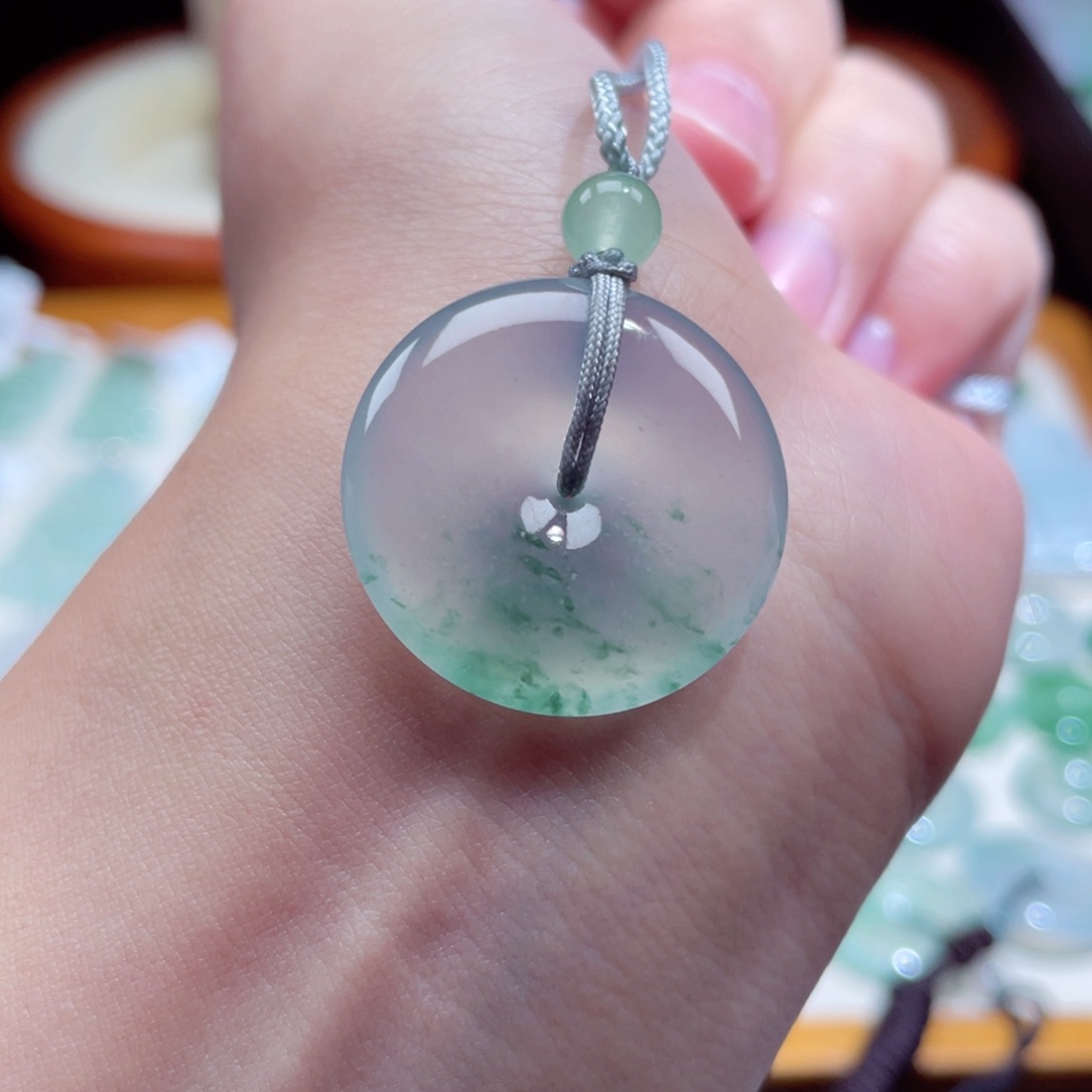 翡翠颈饰未镶嵌扣子