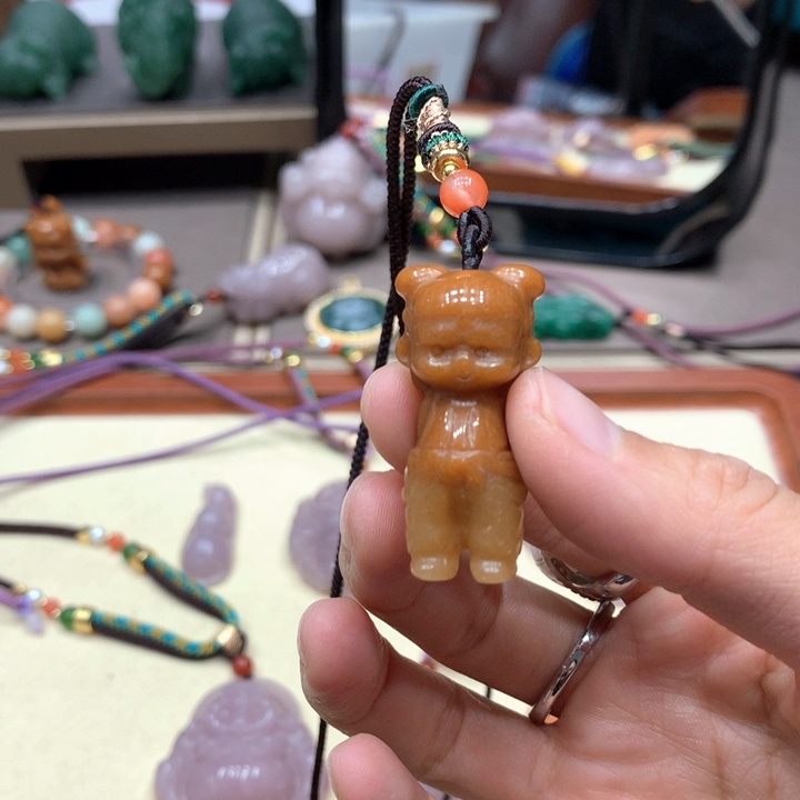 石英质玉合金颈饰