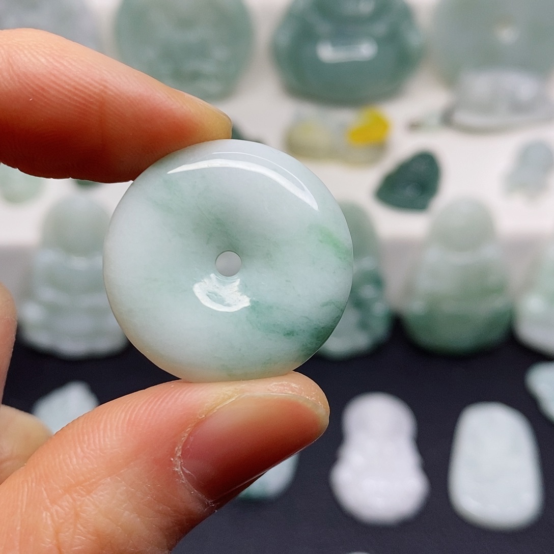 翡翠颈饰未镶嵌吊坠