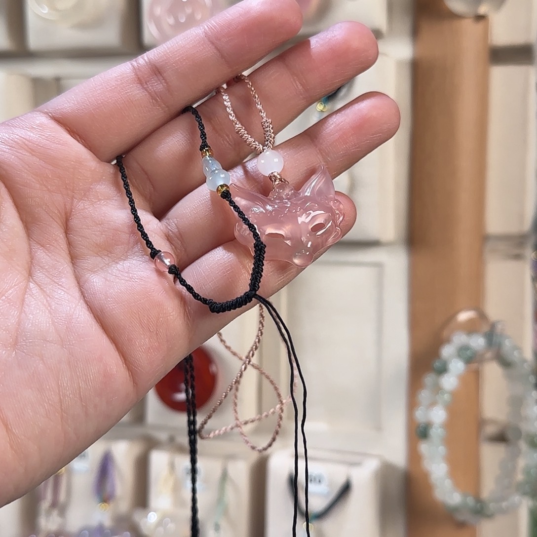 碳***料玛瑙/玉髓未镶嵌颈饰