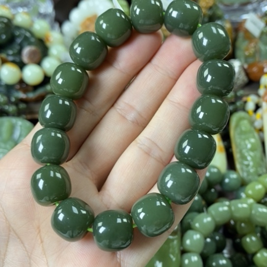 透闪石质玉手串未镶嵌我****人