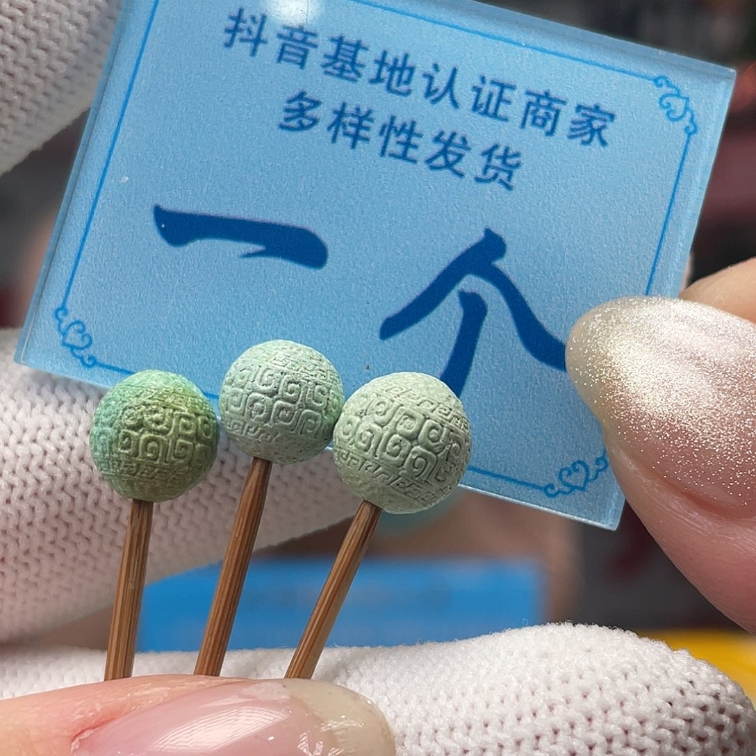 绿松石未镶嵌挂件