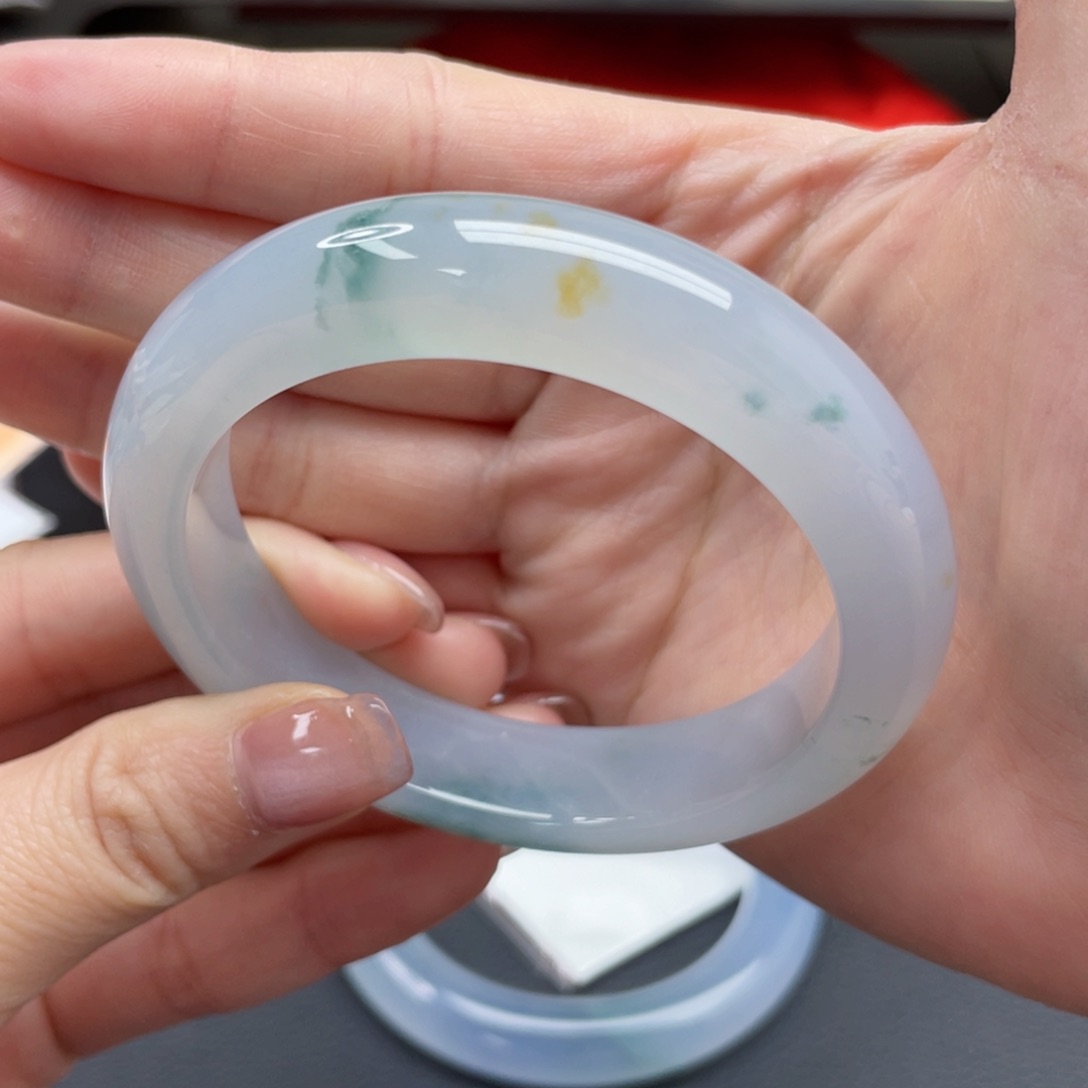 翡翠手镯未镶嵌54飘花