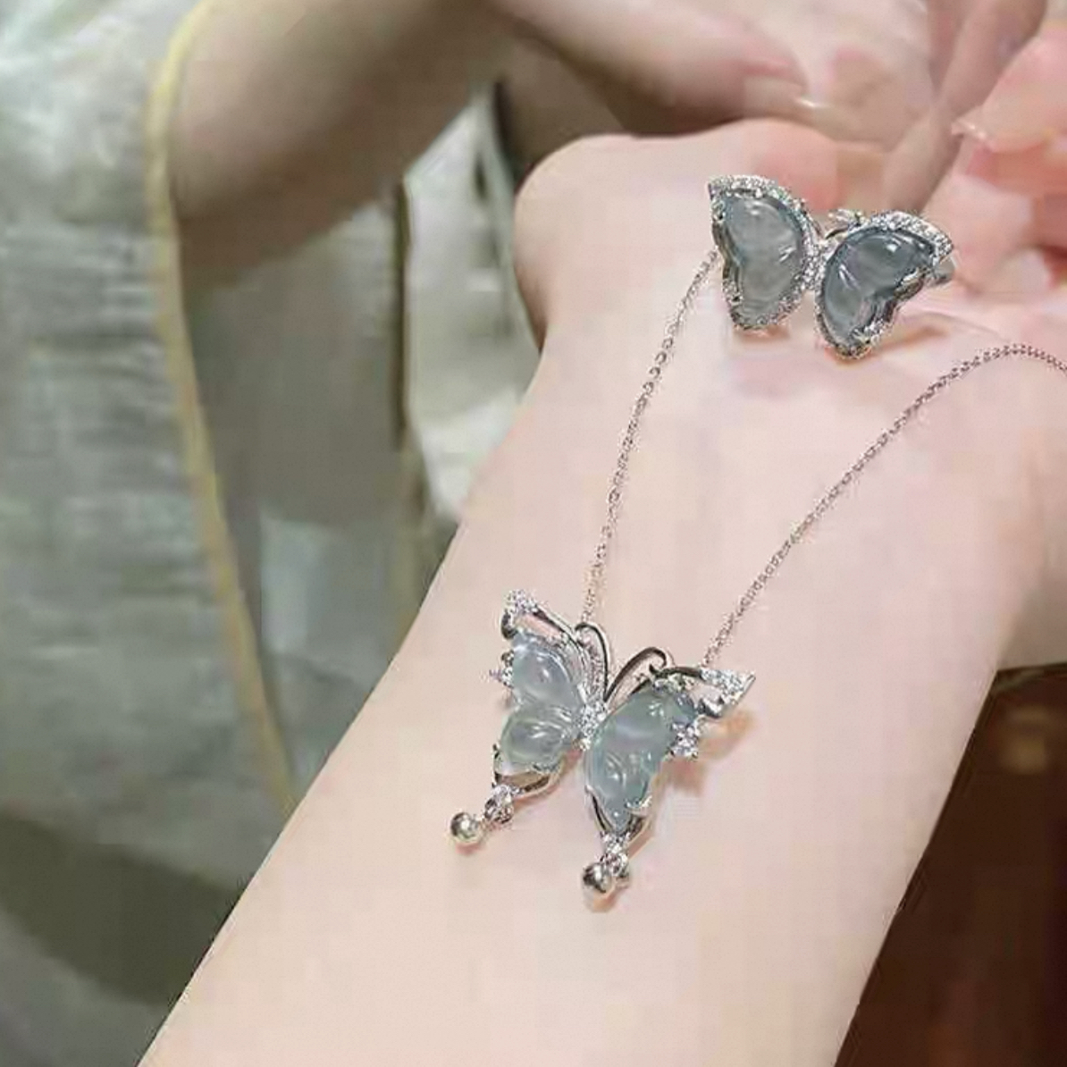 天然翡翠A货 高冰设计百搭蝴蝶吊坠戒指一套（多样性发其一 含链）