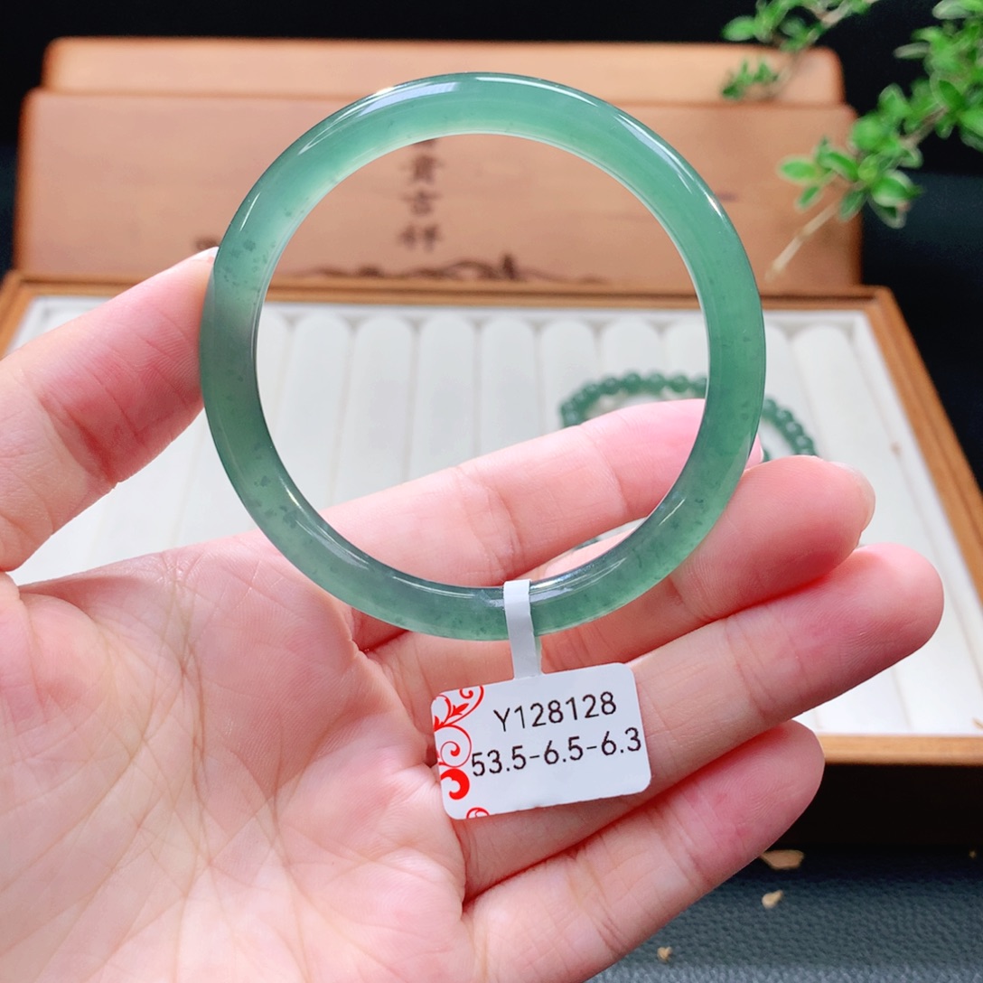 翡翠手镯（圆镯）未镶嵌