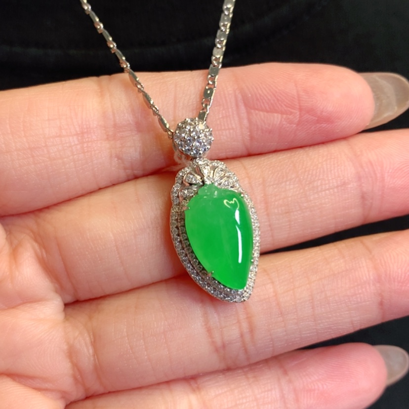 【闪购商品】颈饰18K金镶嵌翡翠福瓜