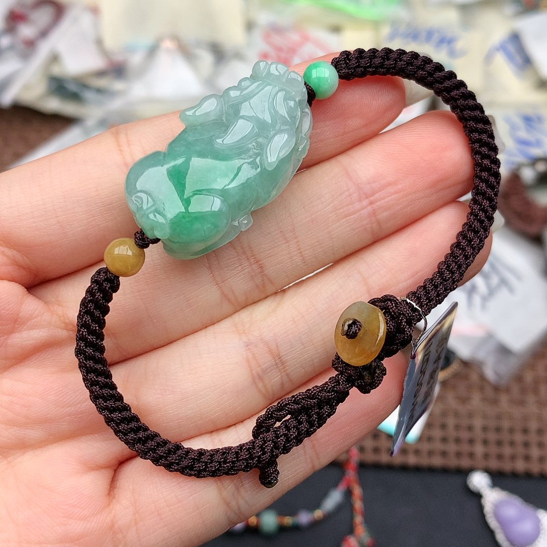 翡翠未镶嵌挂件…..