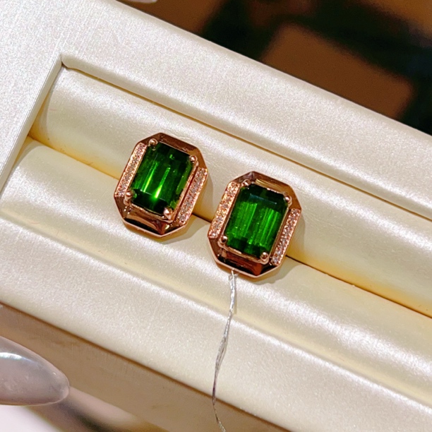 3.46ct 18k金镶嵌碧玺耳饰 3350