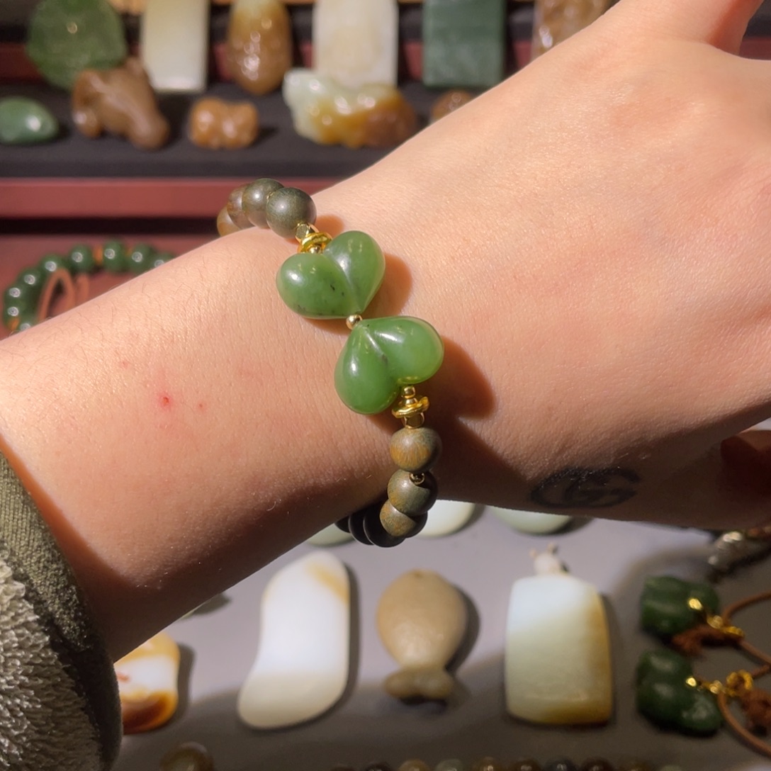 *****和田玉未镶嵌颈饰