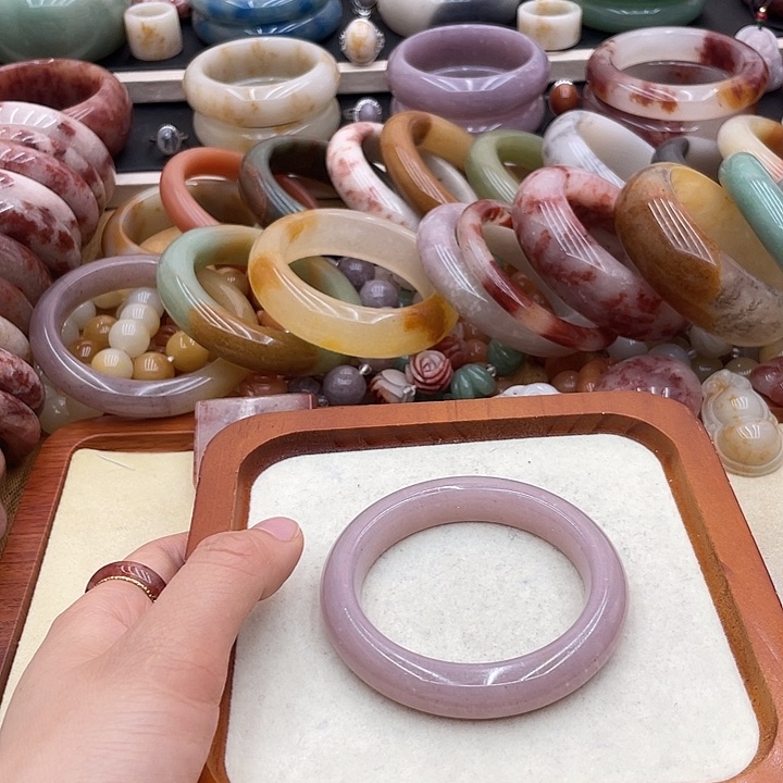 石英质玉圈口齐全未镶嵌奶*