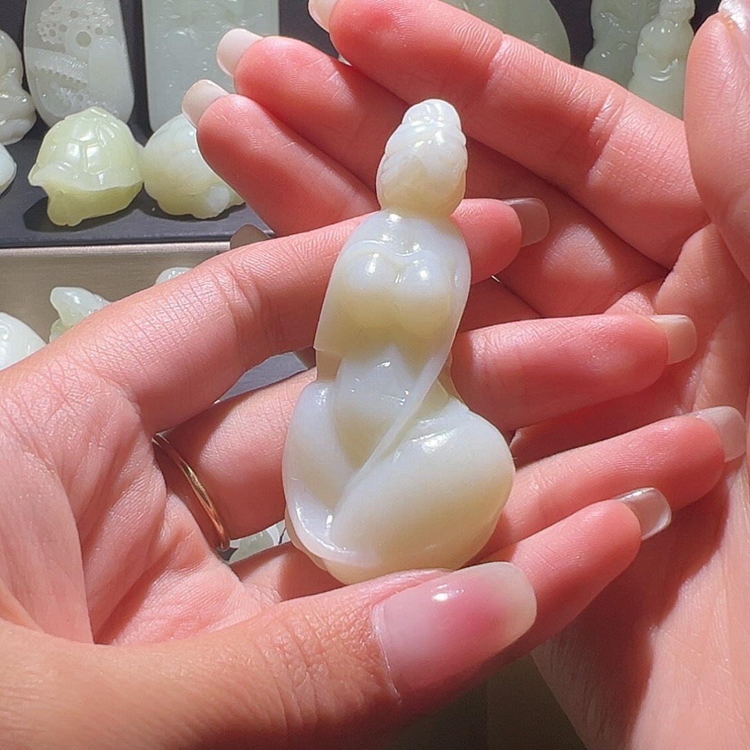 信***德和田玉未镶嵌颈饰