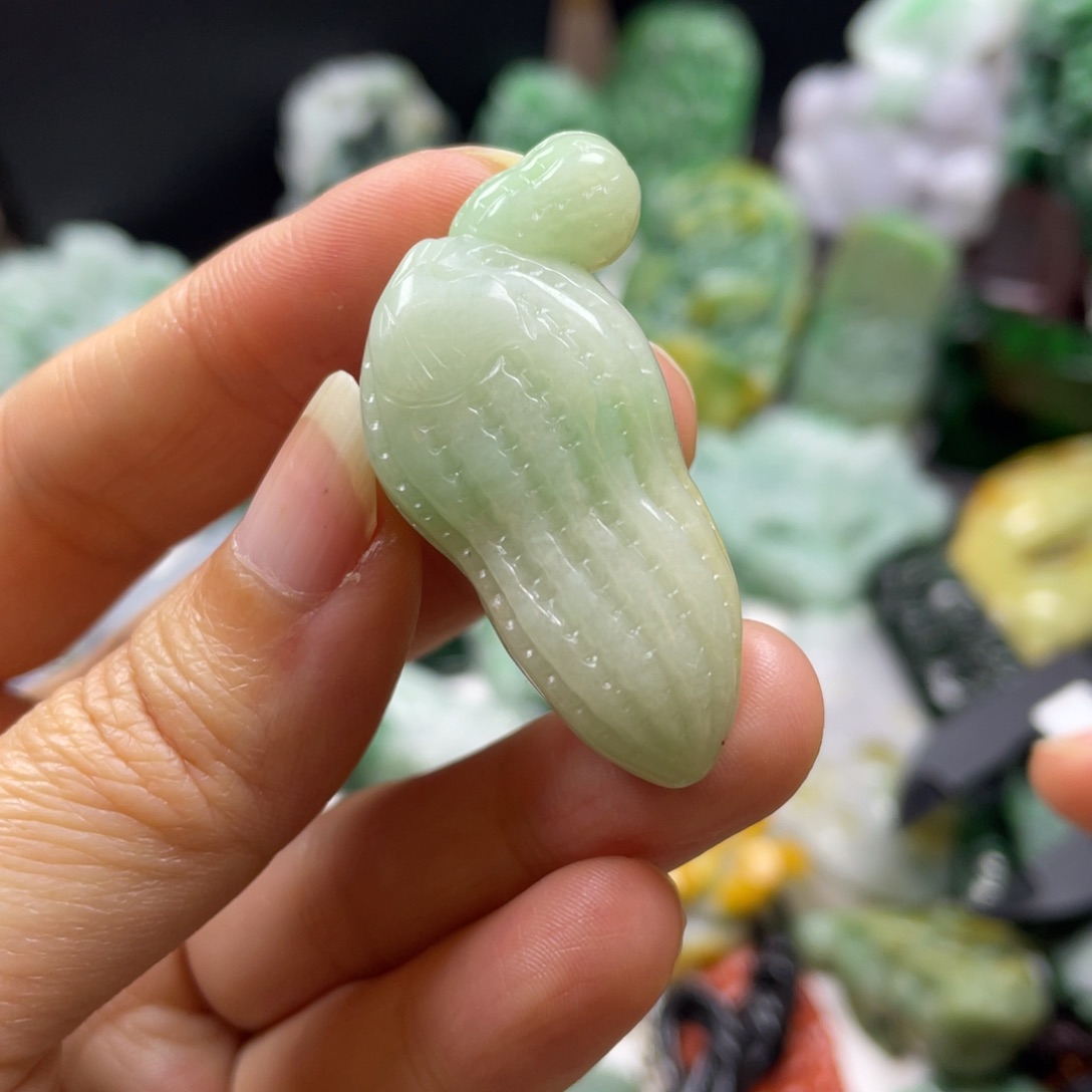 翡翠颈饰未镶嵌牌子