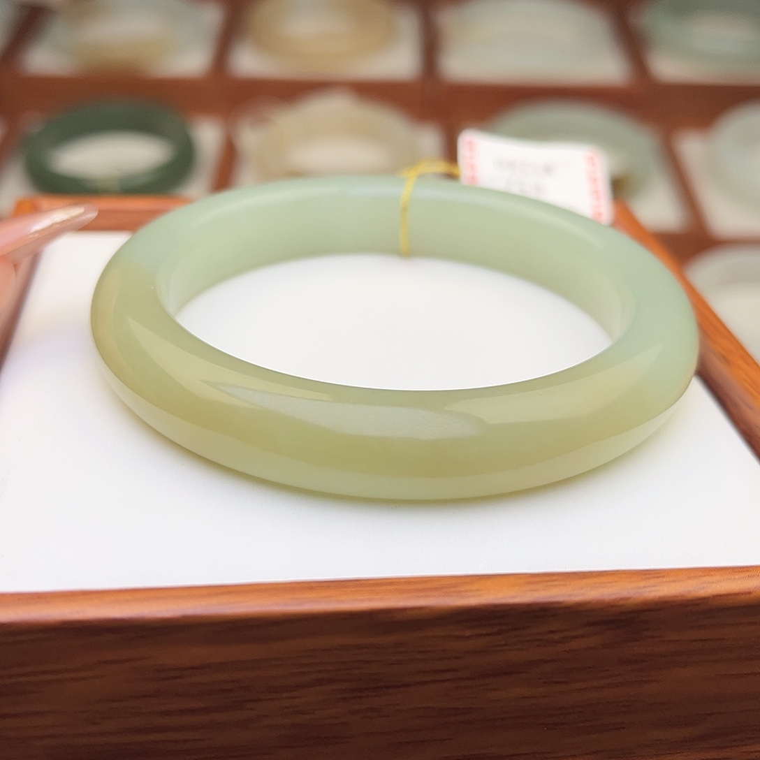 和田玉未镶嵌手镯57