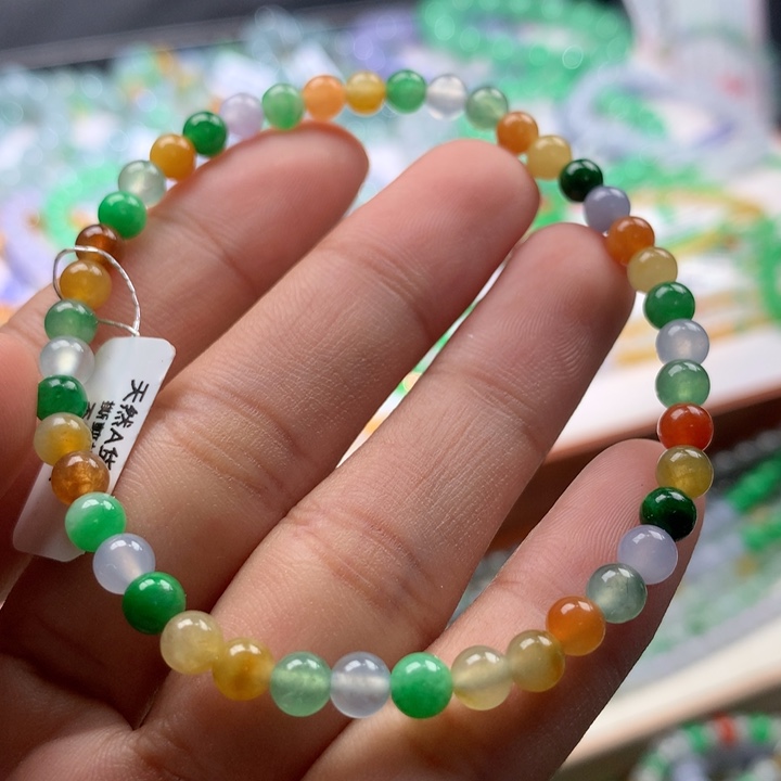 翡翠手镯未镶嵌卡