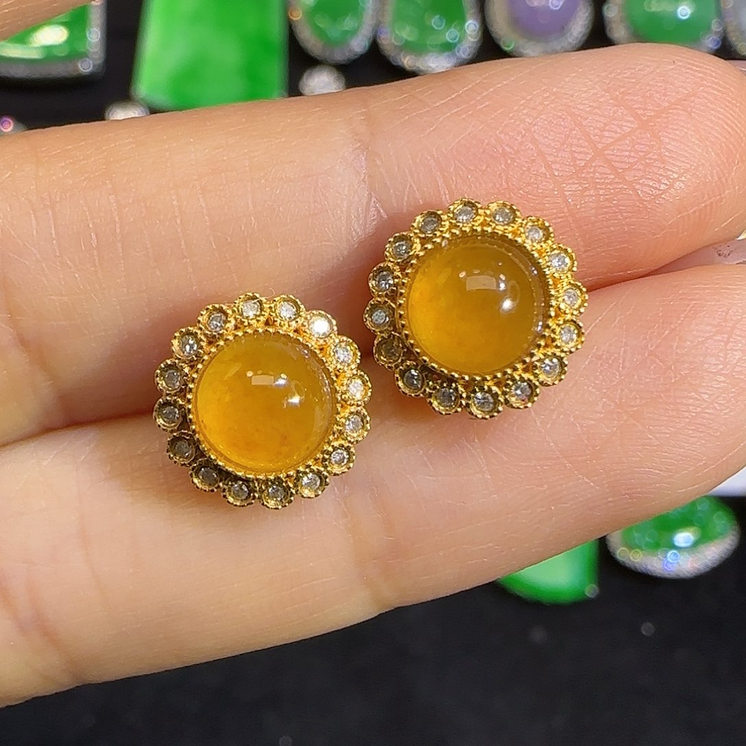 翡翠耳饰18K金镶嵌。