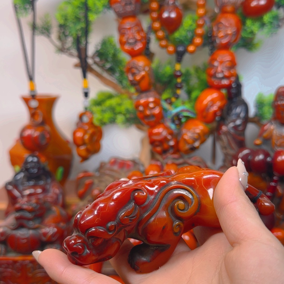 琥珀裸石未镶嵌貔貅