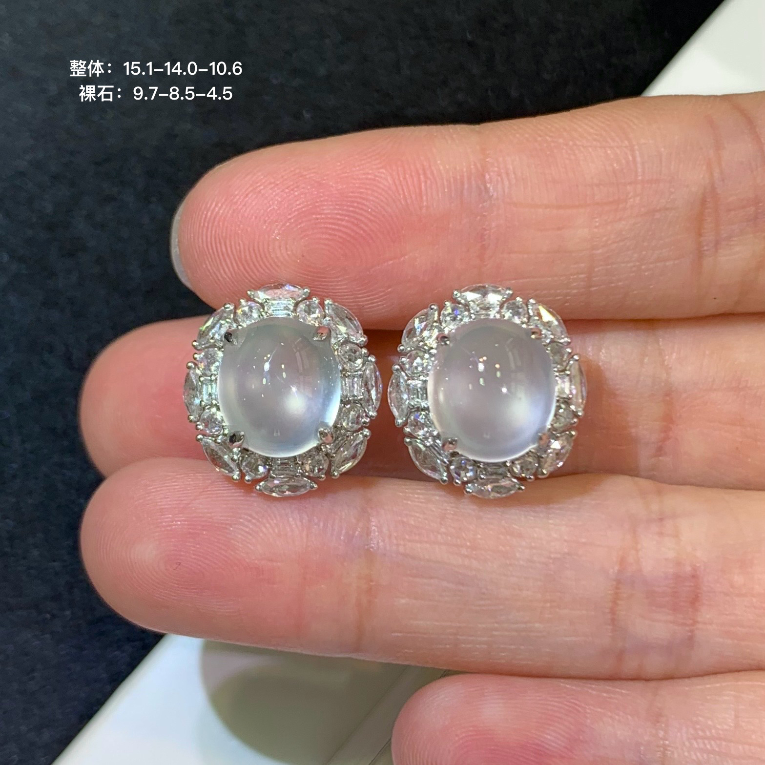 玻璃种极光蛋面翡翠耳钉