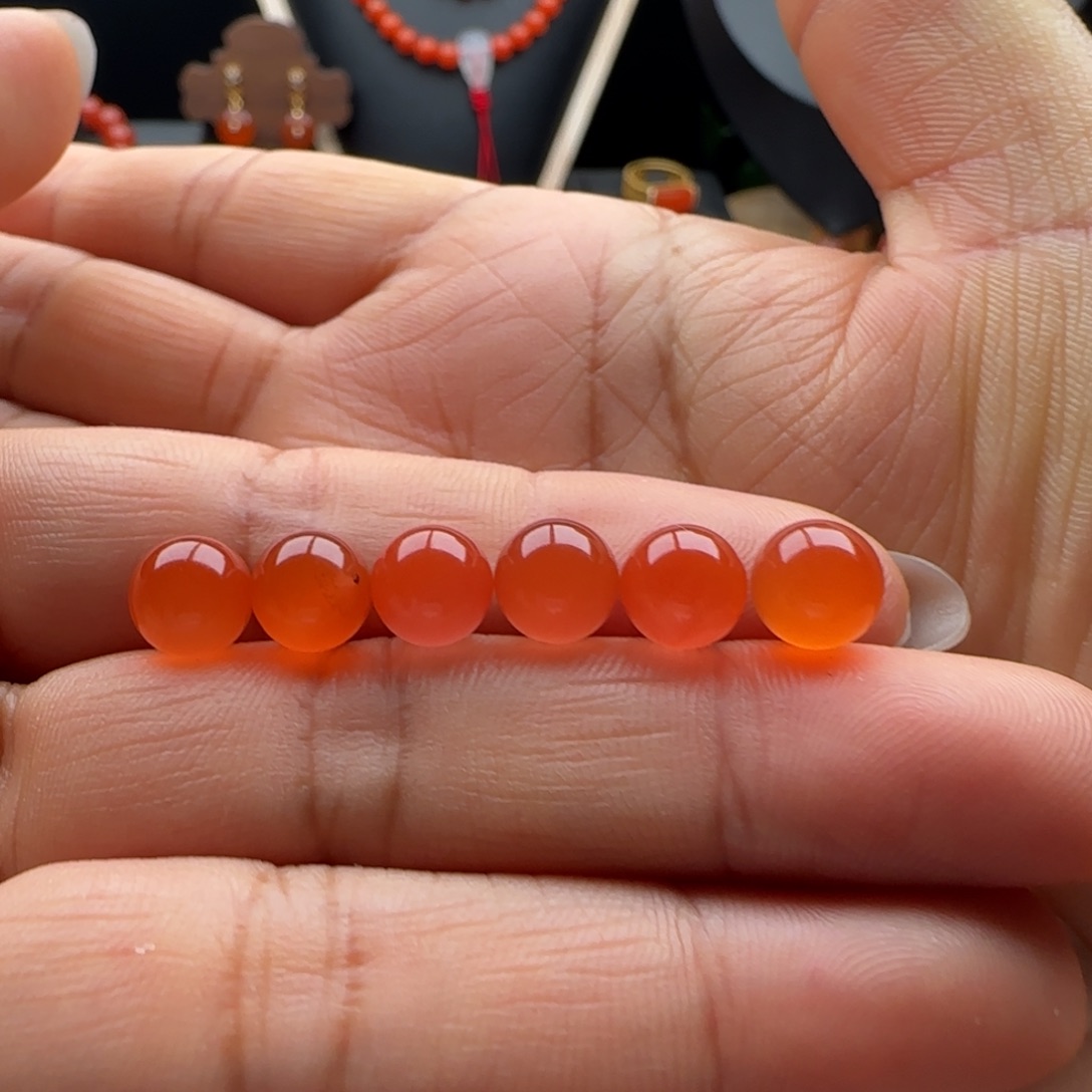 Ｓ***ａ南红玛瑙未镶嵌圆珠7.7