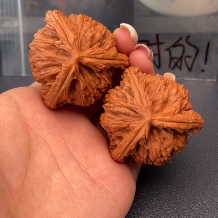 傲***8吊坠文玩核桃白狮子