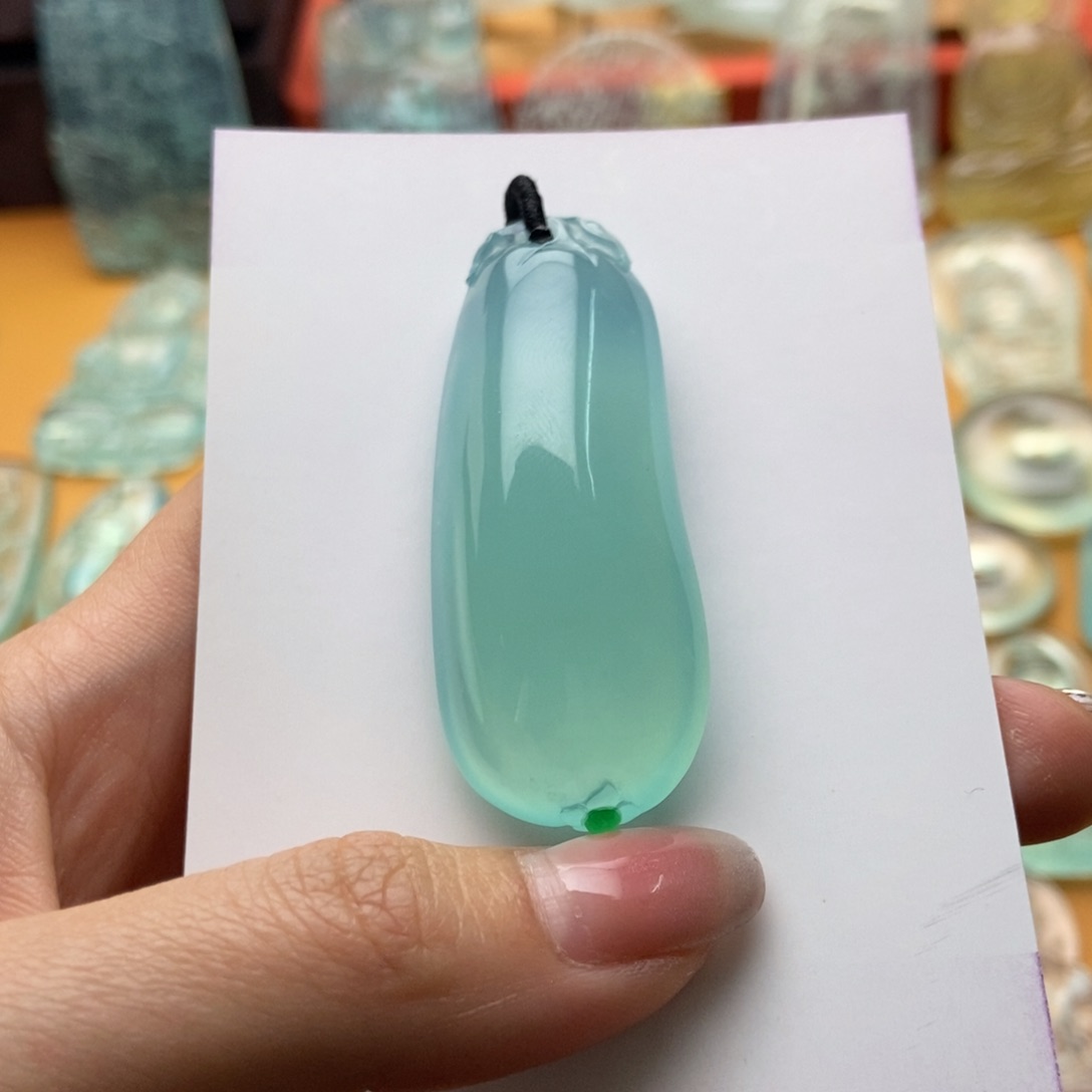 蛇纹石玉颈饰未镶嵌瓜