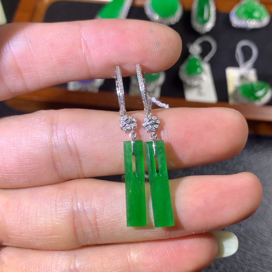 翡翠18K金镶嵌耳饰翡翠