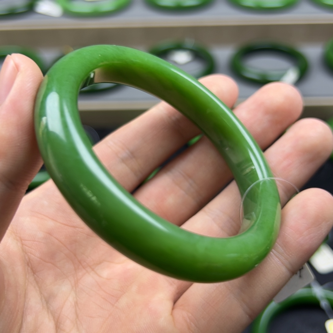 和田玉（碧玉）未镶嵌手镯