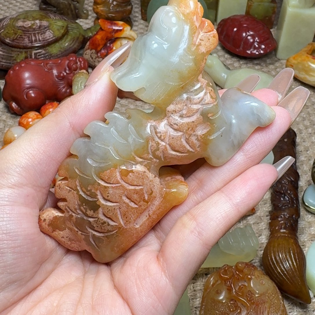 蛇纹石玉未镶嵌颈饰