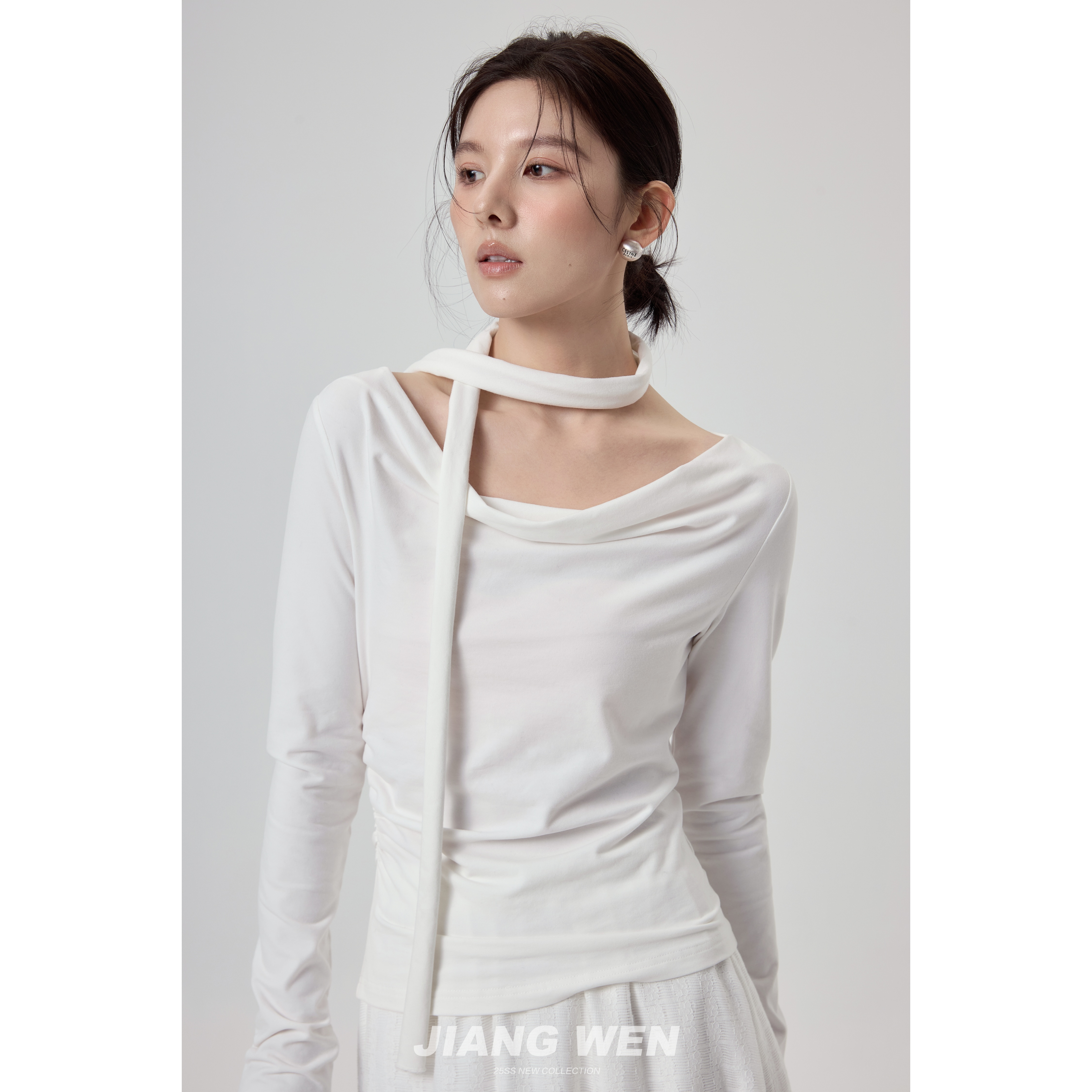 UKILAU【苏黎转角】设计感不规则长袖一字肩荡领露肩上衣