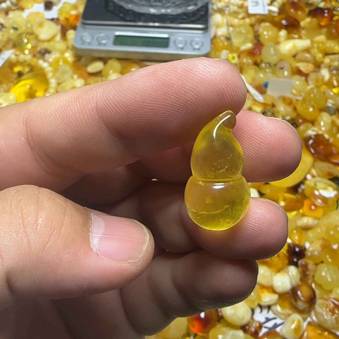 琥珀未镶嵌裸石1.9克